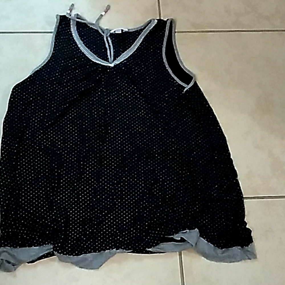 Black and grey polka-dot sleep shirt